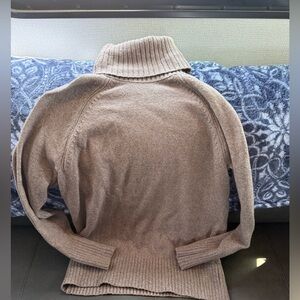 Old Navy women’s Camel Brown Turtleneck Sweater